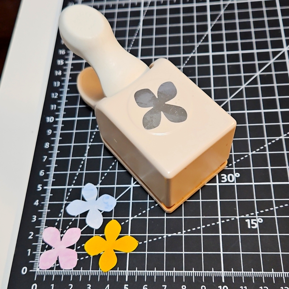 Floral paper punch. Fun shaped flowers.